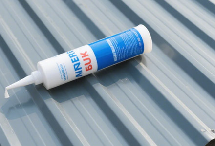  聚氨酯彩钢板胶行业